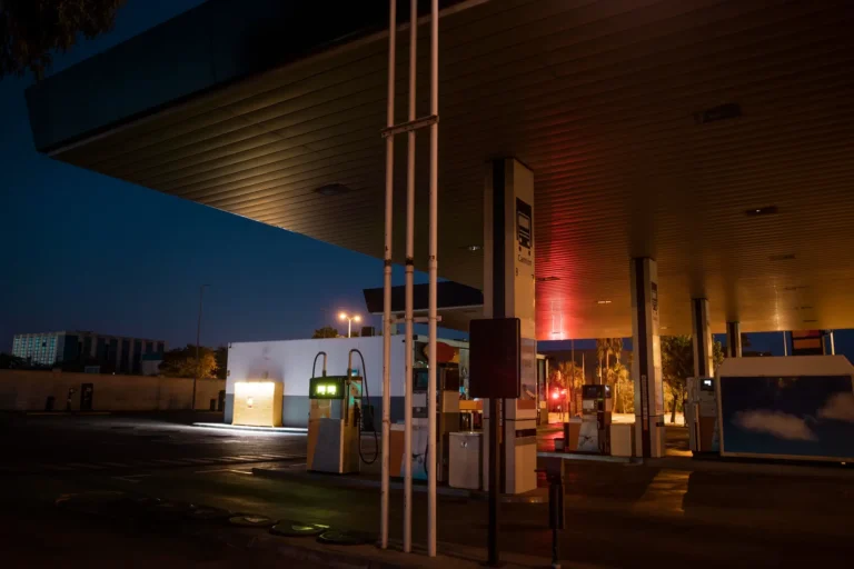 Os Tubos Metálicos Flexíveis no Sump de Tanques de Combustível de Postos: Integridade Estrutural e Prevenção de Vazamentos